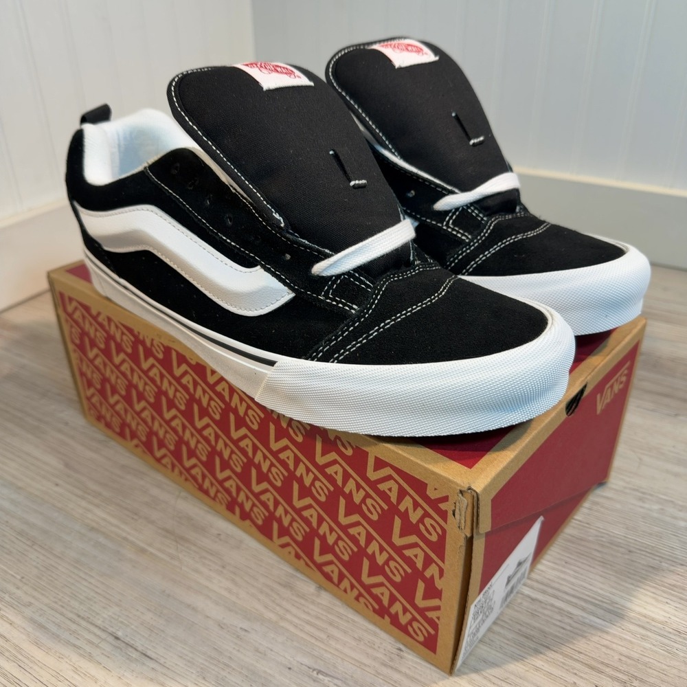 VANS Knu Skool Sz 12 Skate Shoes VN0009QC6BT LOW TOP Sneakers Black True White